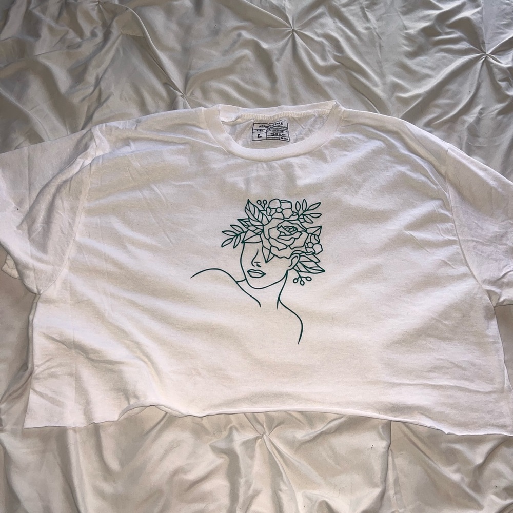 Female line art/Empower Woman cropped T-Shirt. Since M, cotton material